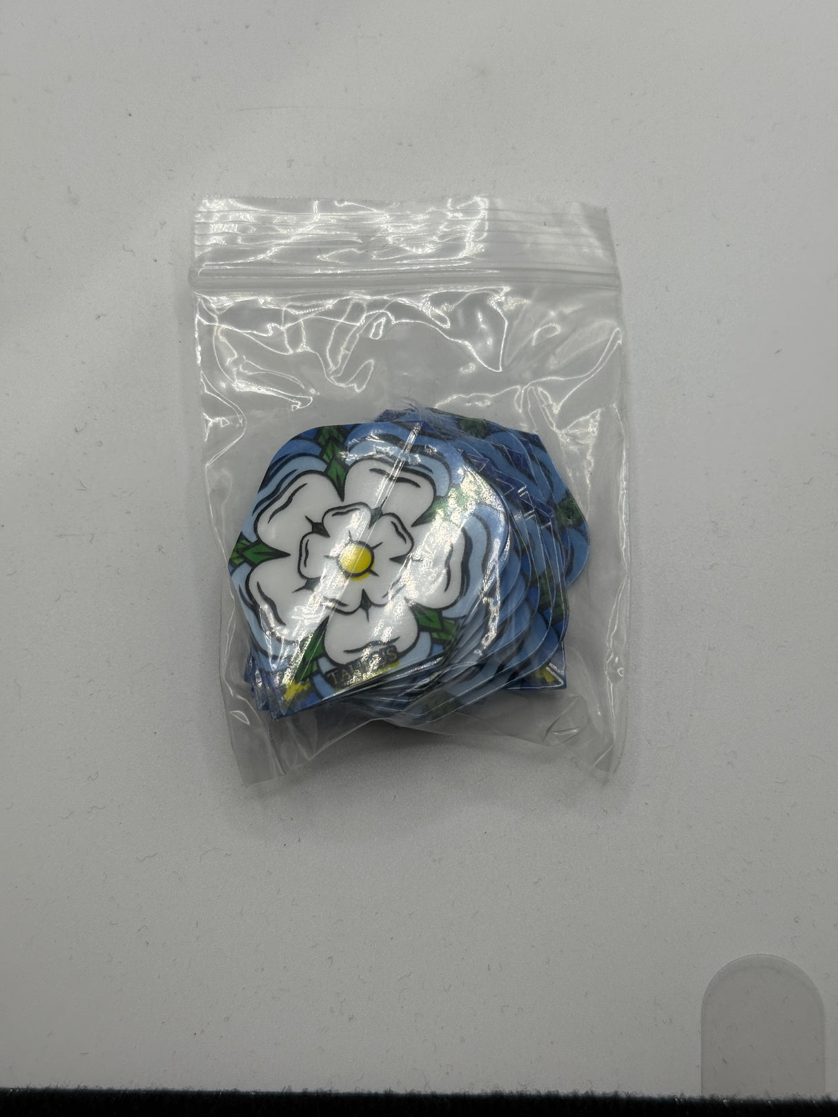 Taurus darts Yorkshire Rose NO6 standard shape dart flights 5 sets