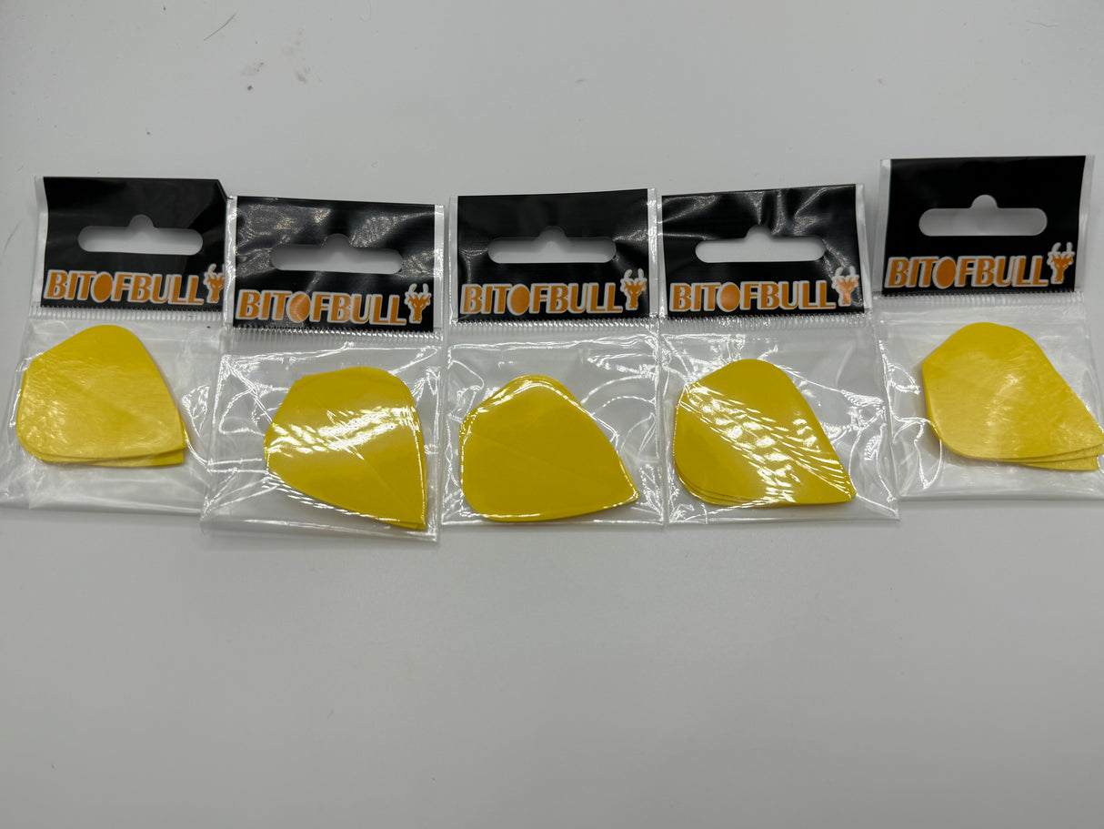 Yellow poly plain 75 micron Kite shape dart flights